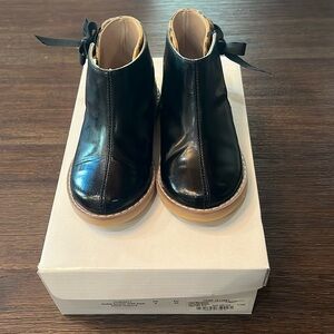 Petits Marcheurs, Girl toddler, new never used, black leopard, bow ankle boot.